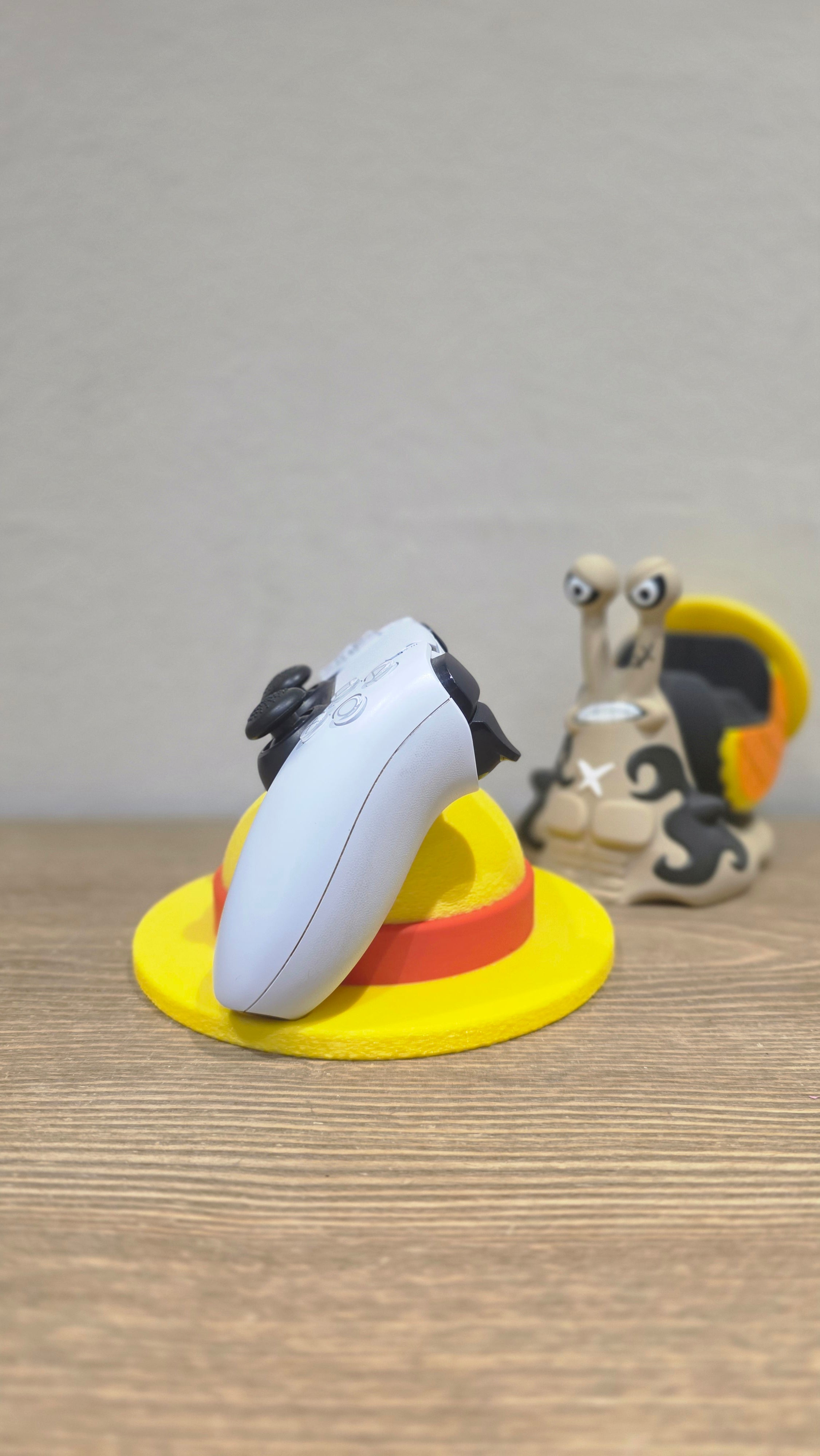 One Piece Luffy Straw Hat Controller Holder | PS5 Xbox Stand