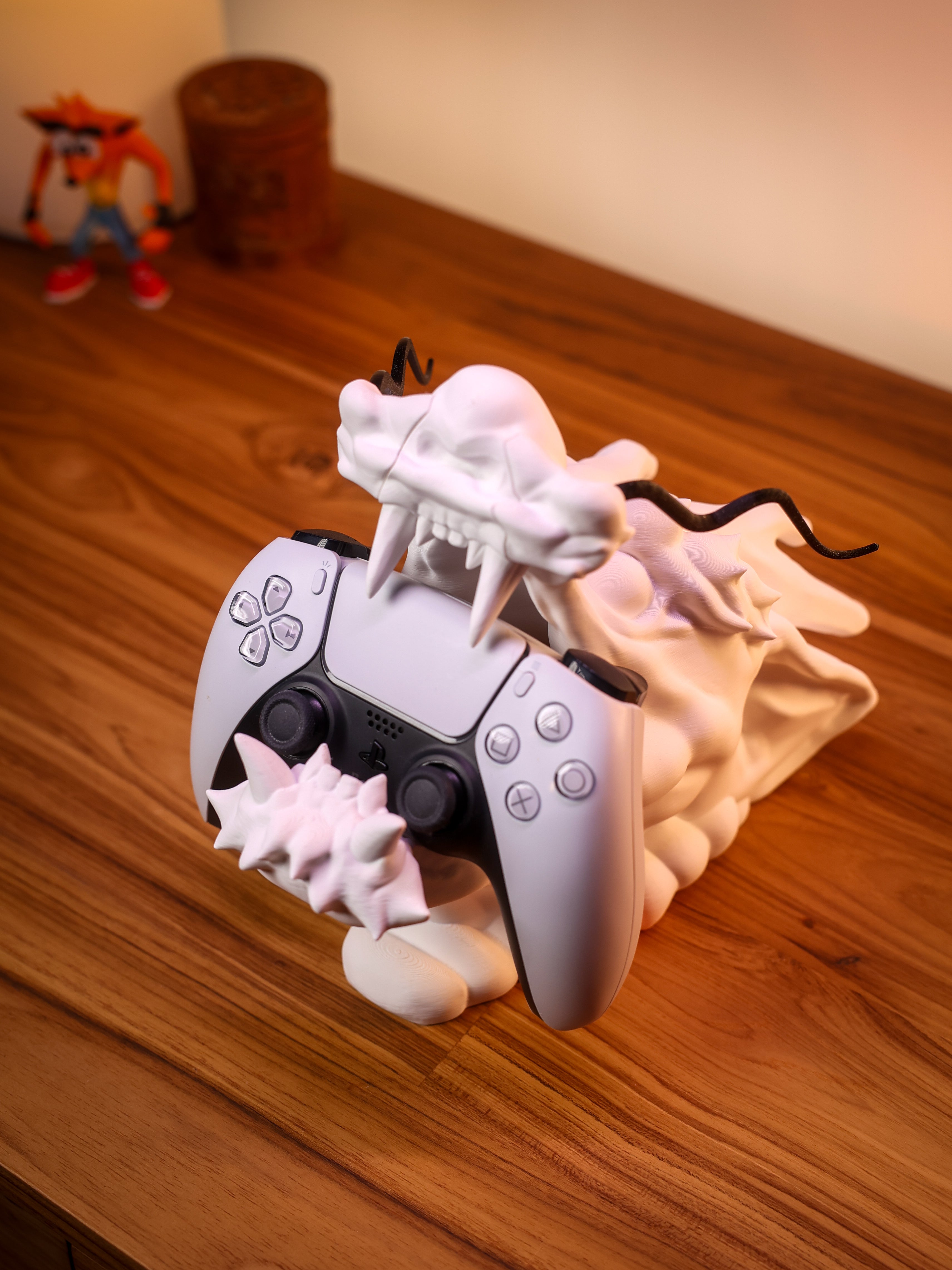 Dragon Controller Stand - Epic Gaming Holder for Xbox, PlayStation, Nintendo & PC Controllers - Fantasy Gamer Room Decor