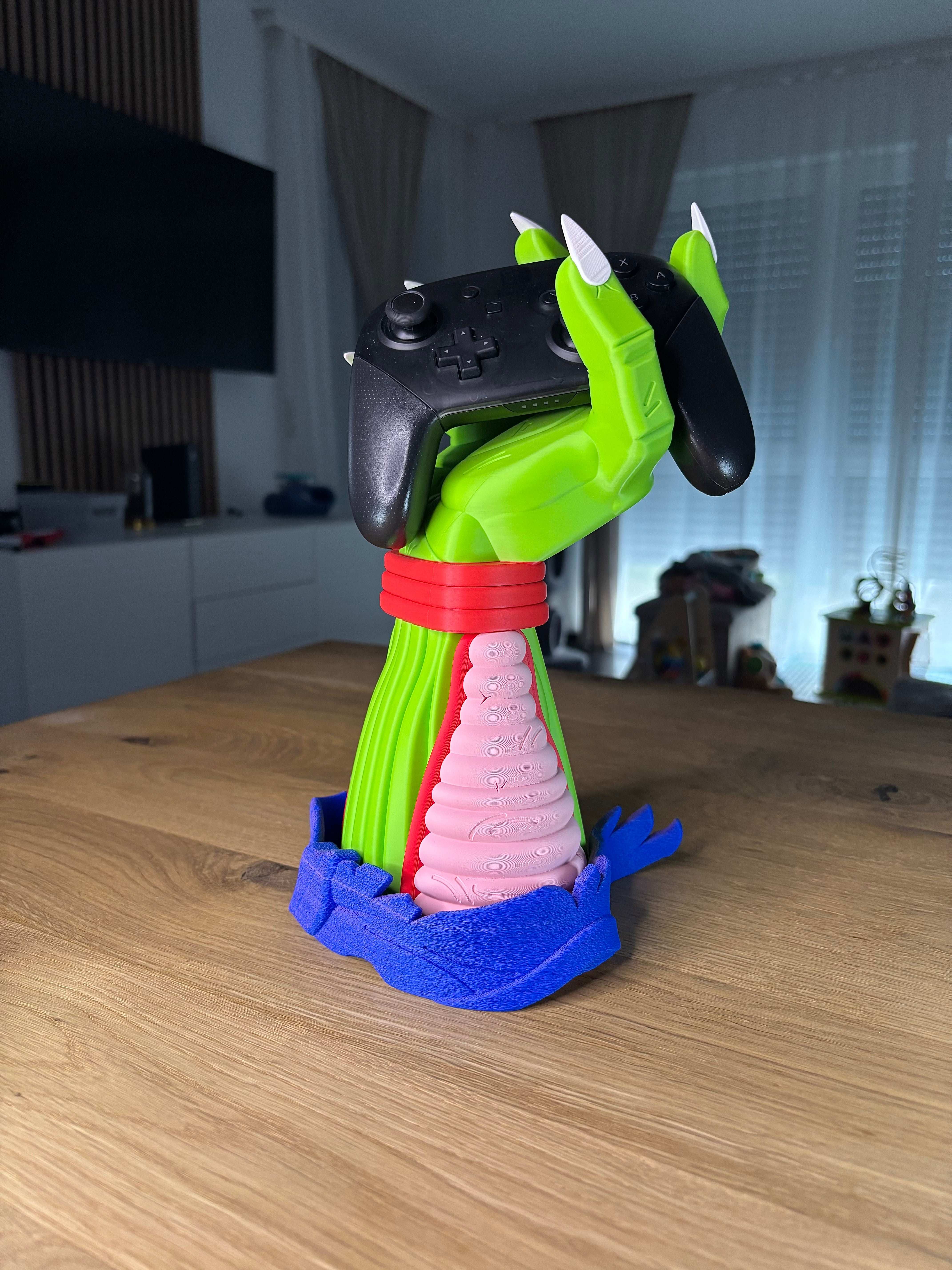 Anime-Inspired Universal Controller Holder – Piccolo-Style Hand Stand