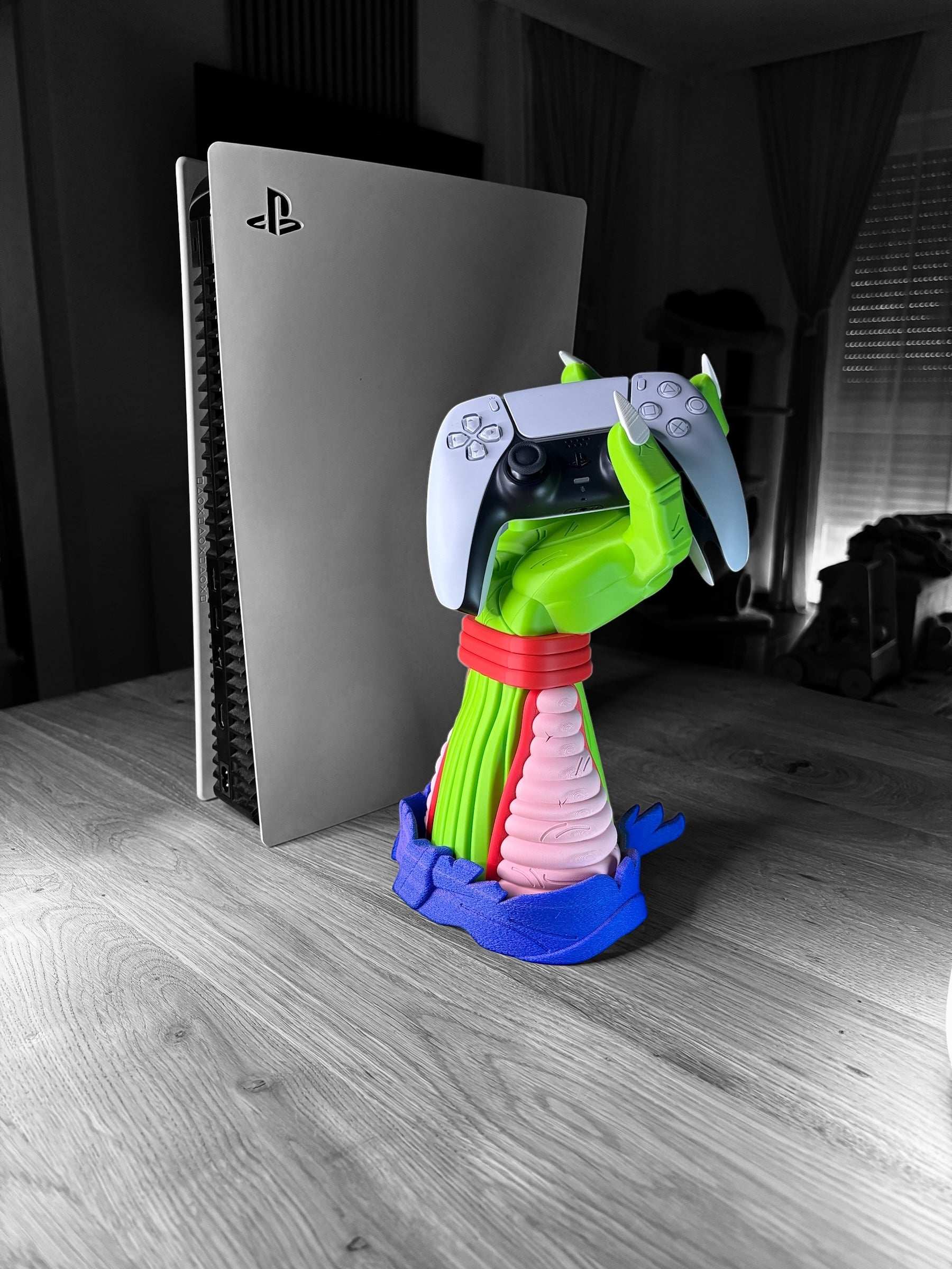 Anime-Inspired Universal Controller Holder – Piccolo-Style Hand Stand