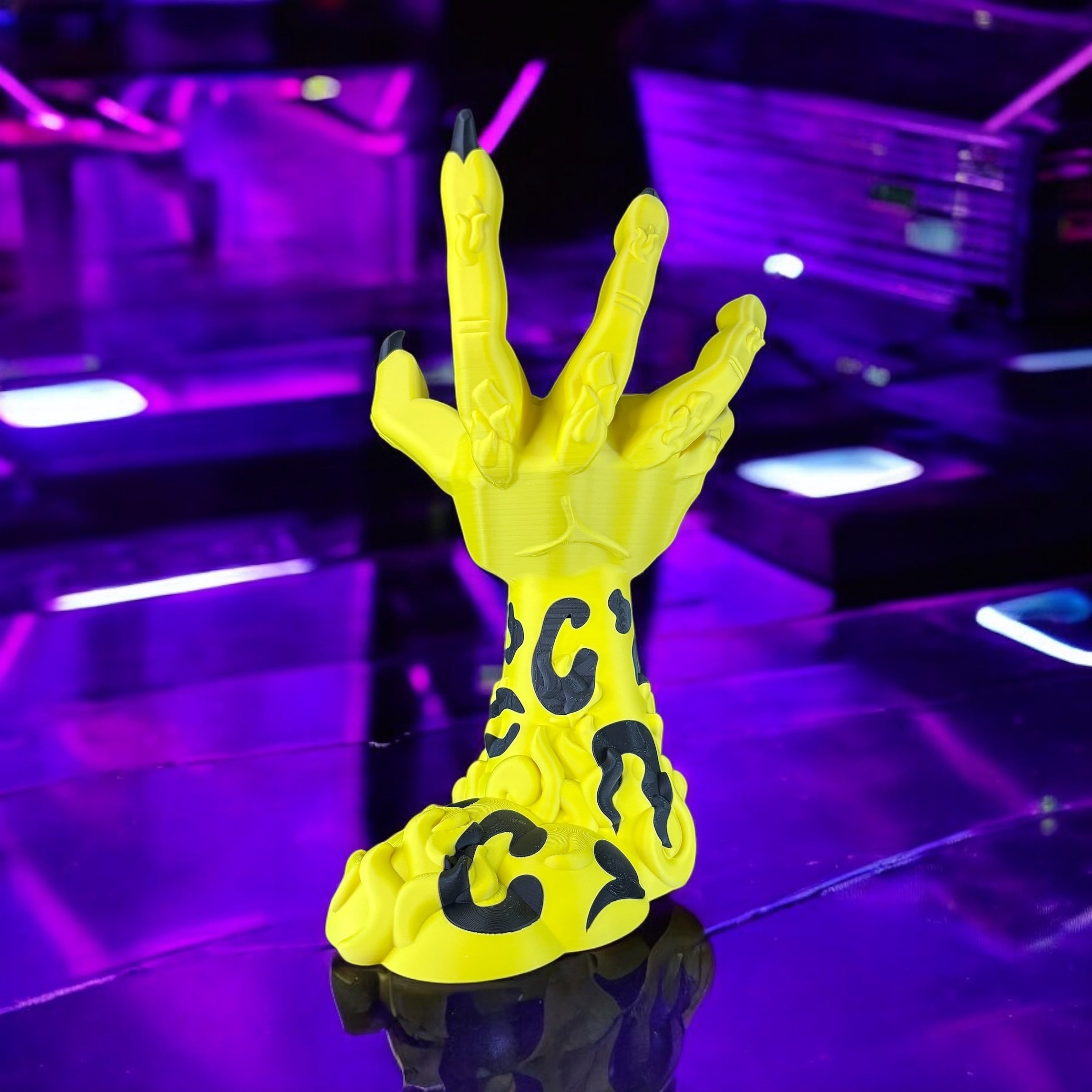 Rob Lucci Anime Controller Stand – One Piece Hand Display for PS5, Xbox, Switch – Universal Gamer Gift – Fan Art Gamepad Holder