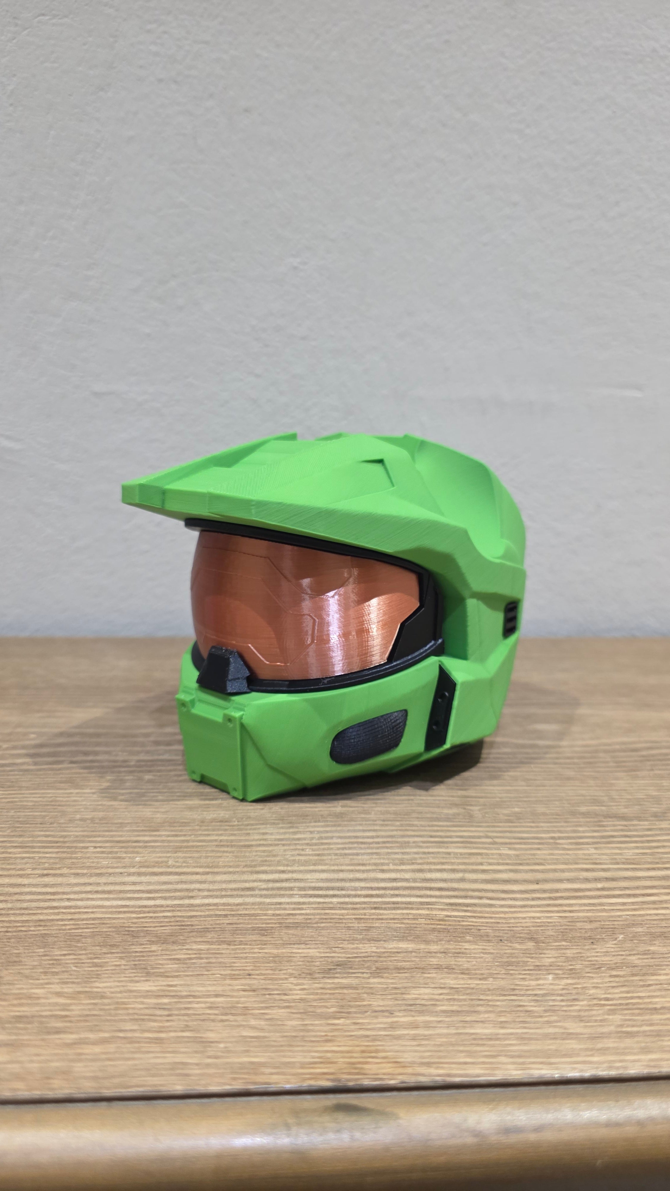 Halo Master Chief Controller Stand – Xbox & PS5 Holder – Spartan Gaming Desk Decor