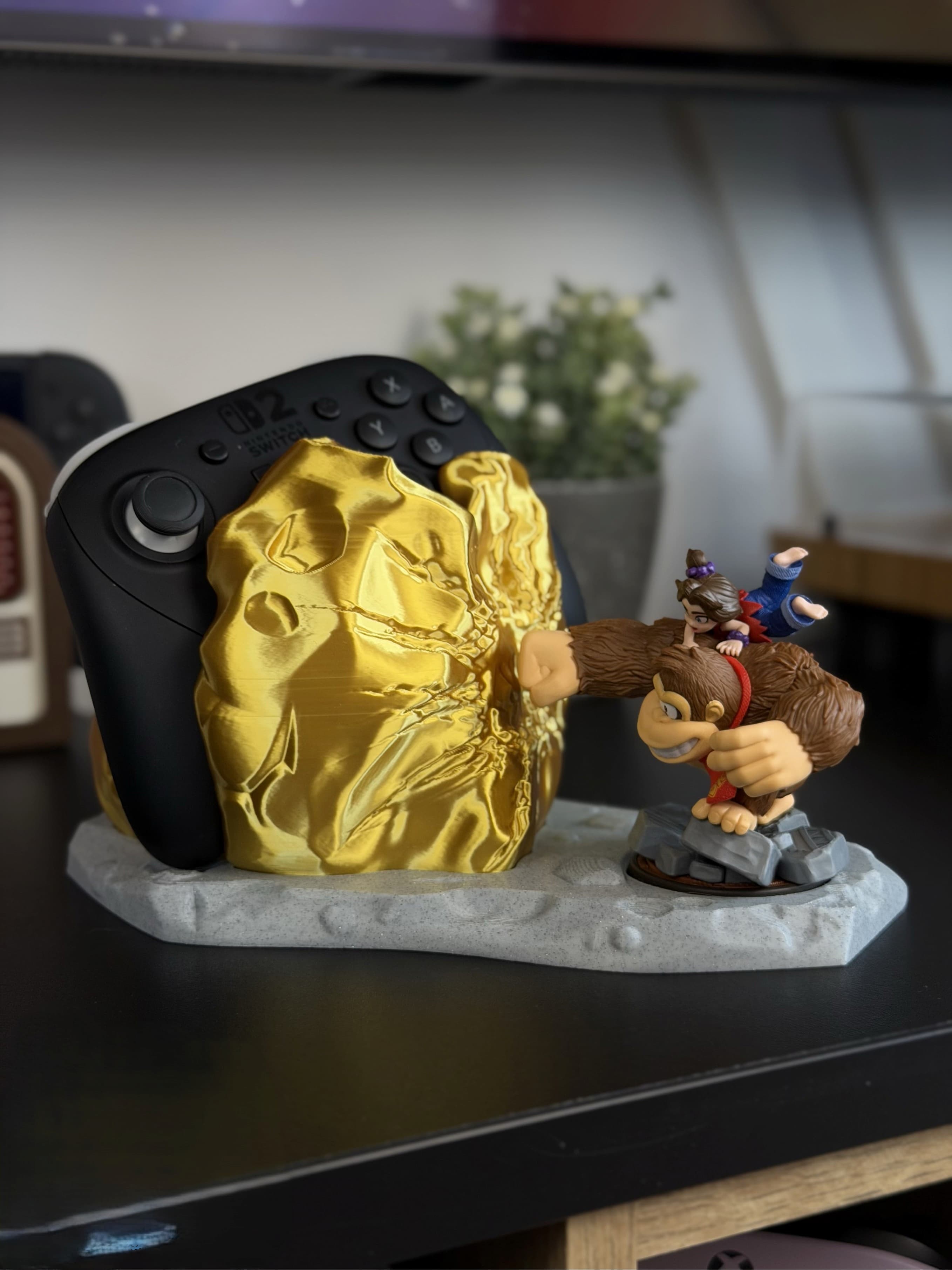 Gold Nugget Controller Stand - Donkey Kong Edition (Amiibo & Pro Controller Holder)