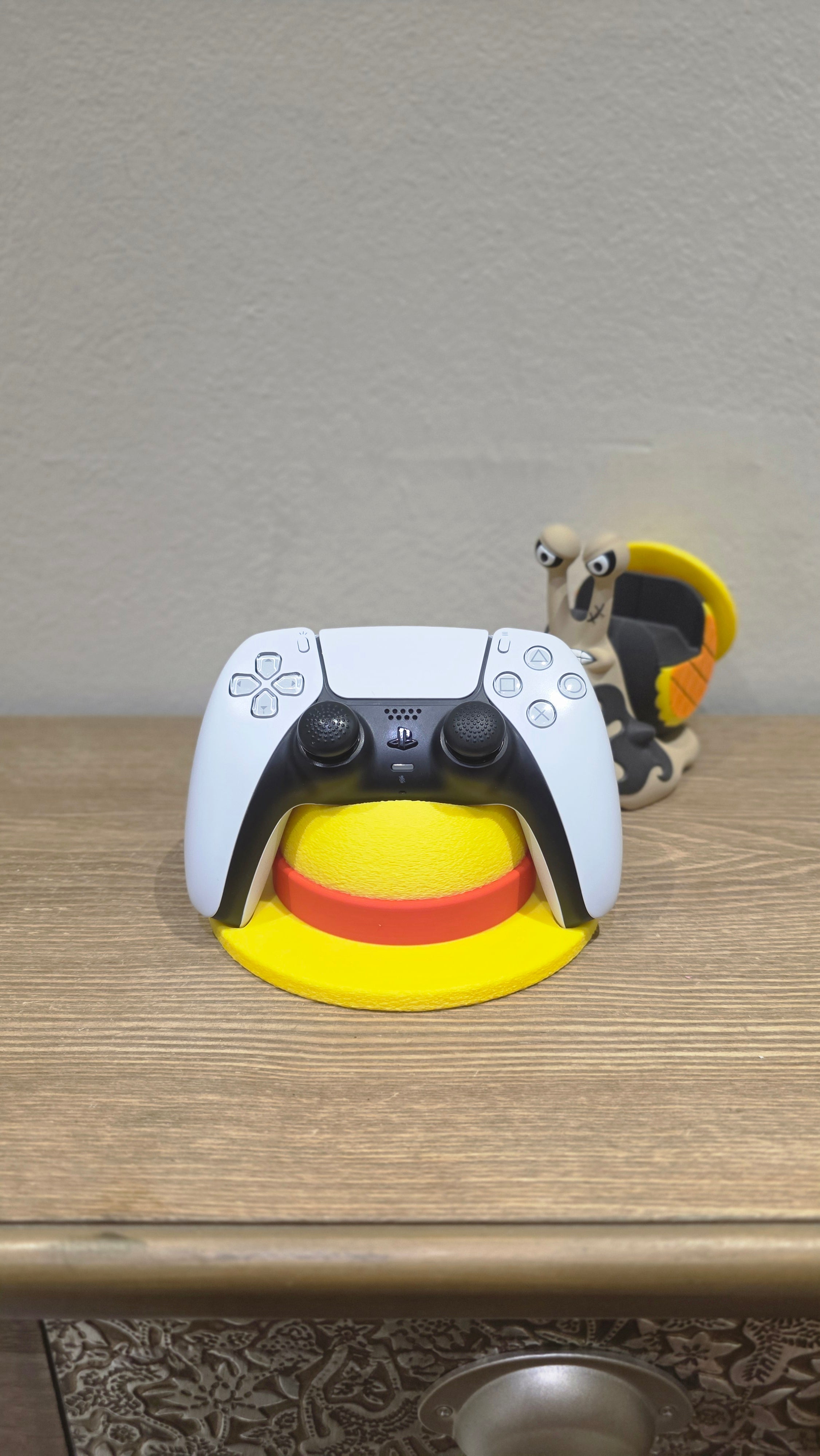 One Piece Luffy Straw Hat Controller Holder | PS5 Xbox Stand