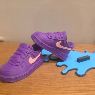 3DPrintingLabDesigns purple and pink sneaker-inspired PS5 controller stand on a blue drip-shaped base.