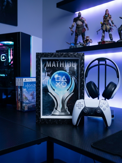 Custom PS5 Platinum Trophy Frame, The Last of Us Gamer Gift, 3D Printed Wall Art