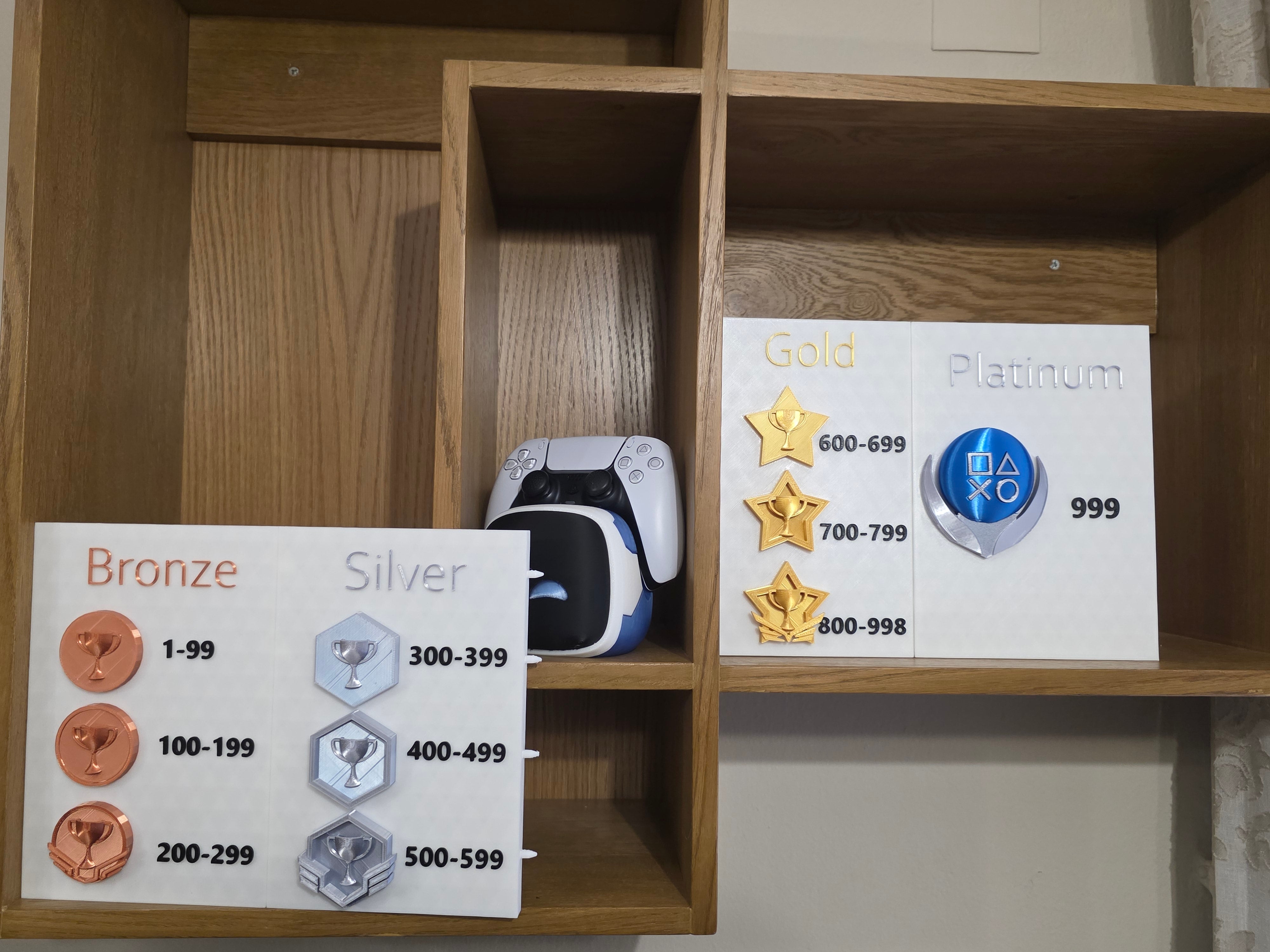 Trophy Board Size Comparison – Image showcasing the dimensions of each board: Bronze & Silver (16cm), Gold (14cm), Platinum (17cm).