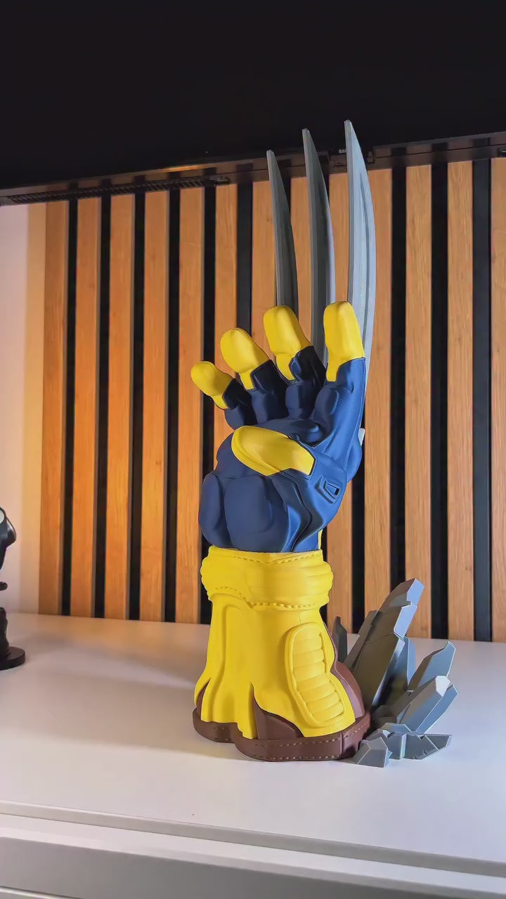 Φόρτωση βίντεο: Wolverine Inspired Controller Holder | PS5, Xbox &amp; Nintendo Switch Controller Stand | Marvel Gaming Desk Decor | 3D Printed Gamer Gift