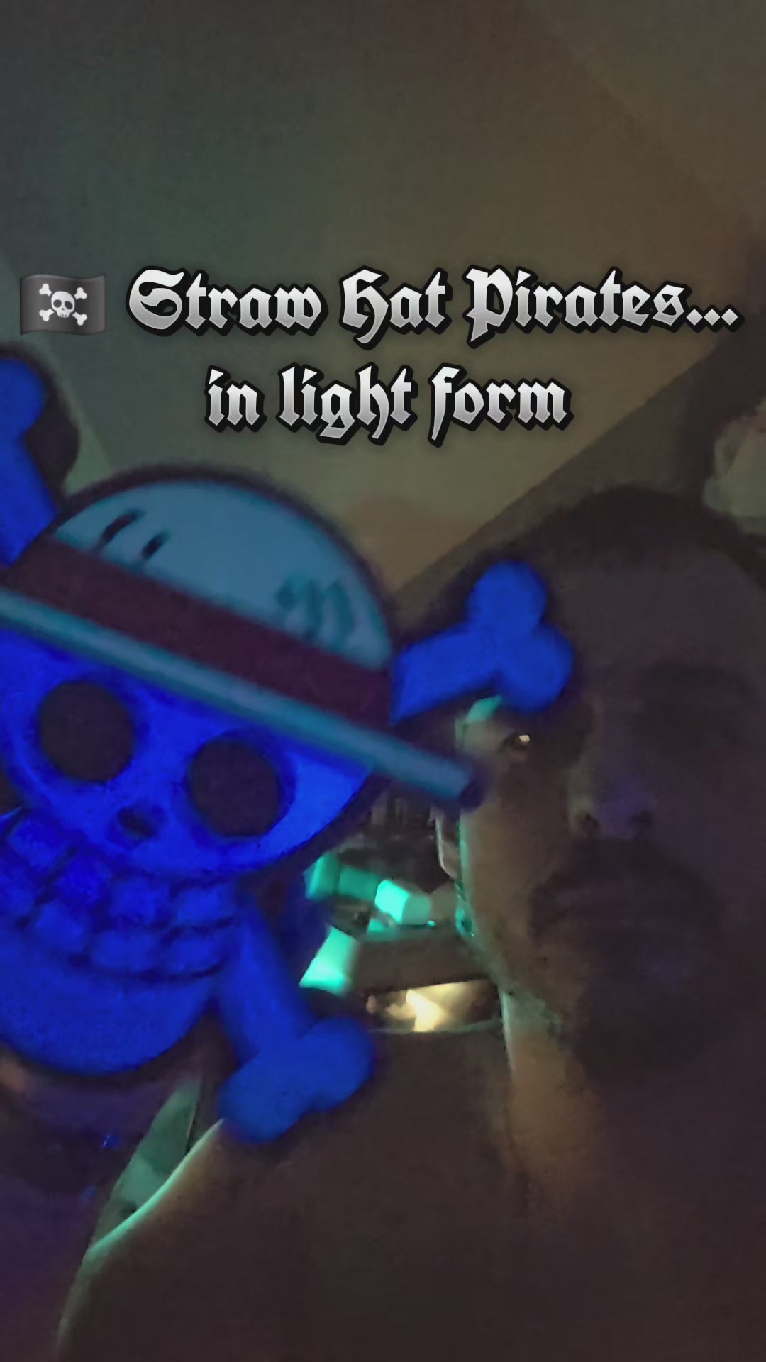 Φόρτωση βίντεο: One Piece Logo RGB Lightbox – Straw Hat Pirates LED Lamp with Remote Control, Color Changing Anime Decor