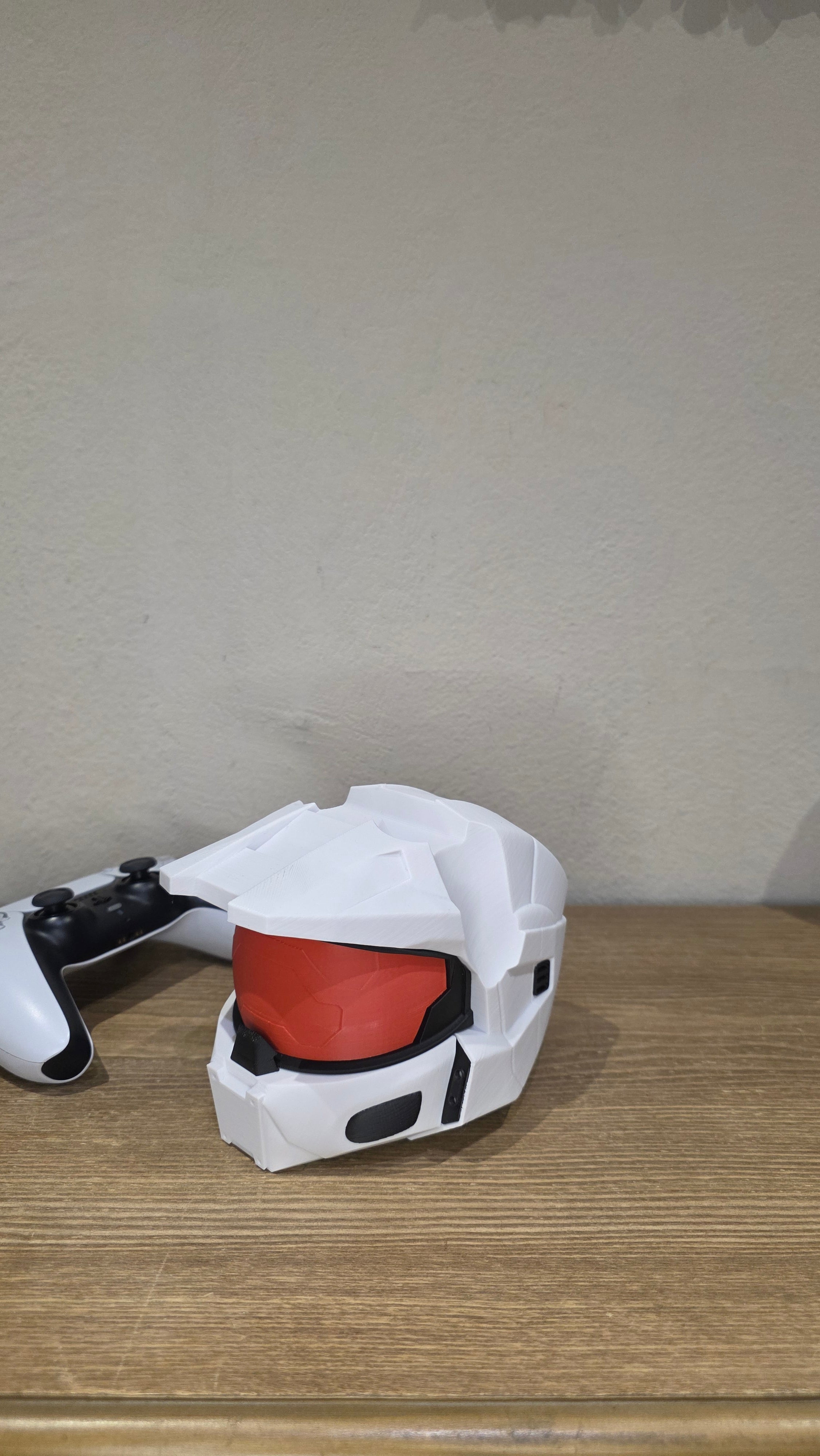 Halo Master Chief Controller Stand – Xbox & PS5 Holder – Spartan Gaming Desk Decor